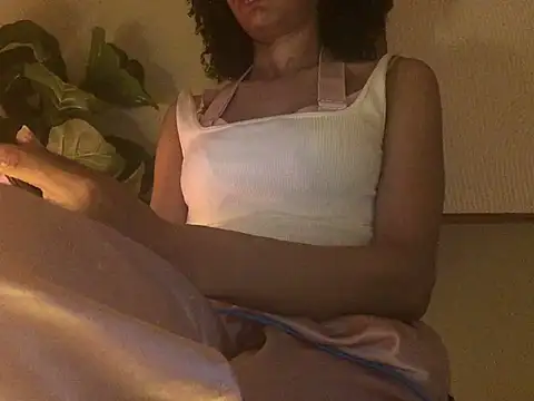 Snapshot of loveofbea chatting on December 6, 2024, 12:22 pm loveofbea online show from December 6, 2024, 12:22 pm