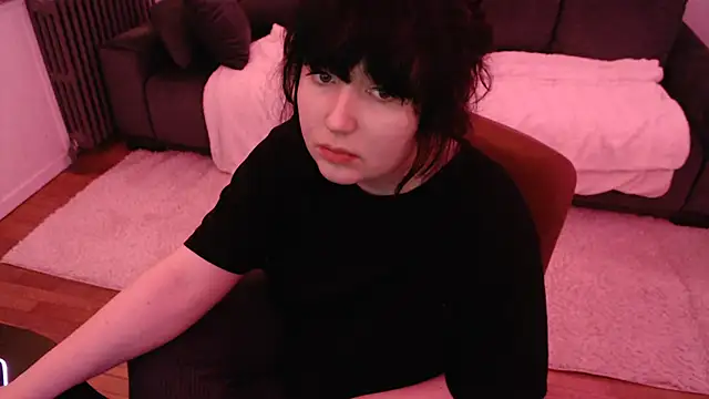 Snapshot of Lynylou chatting on January 25, 2025, 12:59 am Lynylou online show from January 25, 2025, 12:59 am