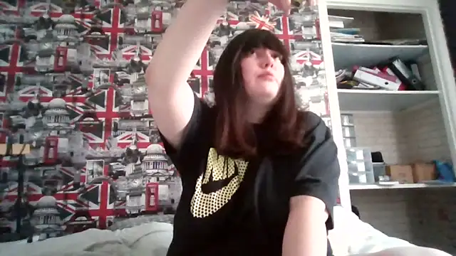 Snapshot of Lynylou chatting on September 26, 2025, 4:14 pm Lynylou online show from September 26, 2025, 4:14 pm