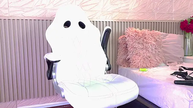 Snapshot of paula__cruzz chatting on December 13, 2025, 8:04 pm paula cruzz online show from December 13, 2025, 8:04 pm