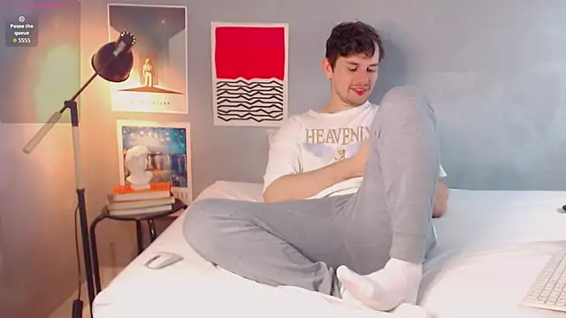 Elio555 online show from November 9, 2025, 8:24 pm