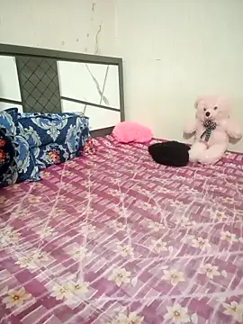 hottiess69 online show from February 15, 2026, 9:08 am