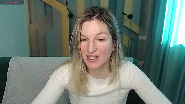 EmilyWalkeri online show from February 19, 2026, 8:33 am