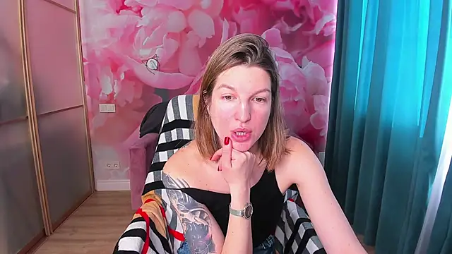 EmilyWalkeri online show from February 23, 2025, 6:49 am