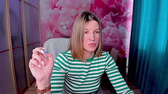 EmilyWalkeri online show from February 11, 2025, 8:26 am