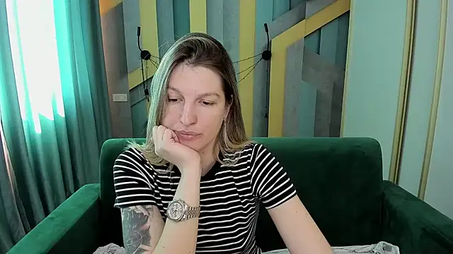 EmilyWalkeri online show from March 26, 2026, 7:39 am