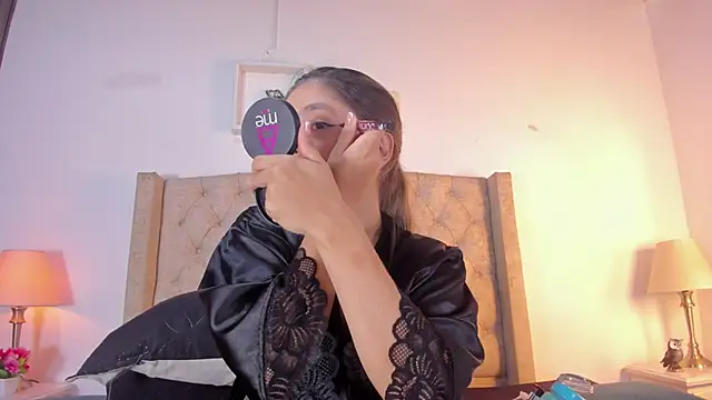 Snapshot of allisson_m chatting on October 23, 2025, 12:15 pm allisson m online show from October 23, 2025, 12:15 pm