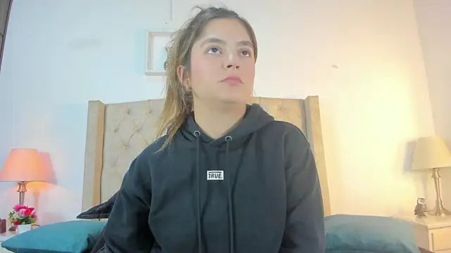 Snapshot of allisson_m chatting on October 15, 2025, 12:13 pm allisson m online show from October 15, 2025, 12:13 pm