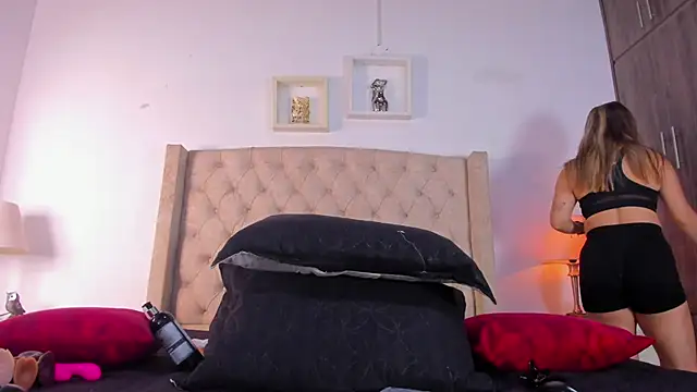 Snapshot of allisson_m chatting on November 19, 2025, 12:16 pm allisson m online show from November 19, 2025, 12:16 pm