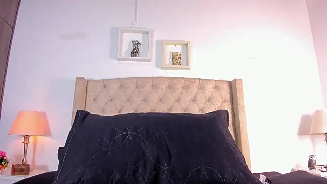 Snapshot of allisson_m chatting on October 6, 2025, 12:06 pm allisson m online show from October 6, 2025, 12:06 pm