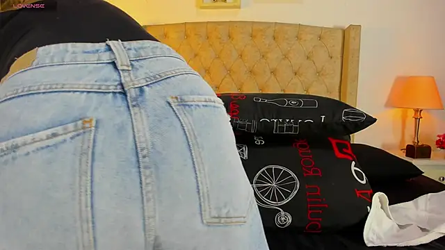 Snapshot of allisson_m chatting on November 17, 2025, 12:09 pm allisson m online show from November 17, 2025, 12:09 pm