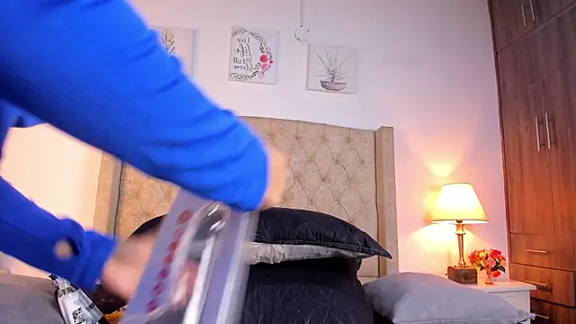 allisson m online show from April 14, 2026, 12:10 pm