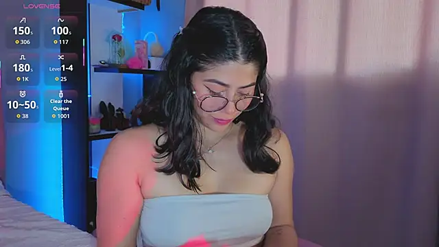 Snapshot of LoaLuxury chatting on November 20, 2025, 6:30 pm LoaLuxury online show from November 20, 2025, 6:30 pm