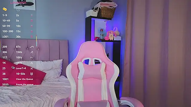 Snapshot of LoaLuxury chatting on November 29, 2025, 9:59 pm LoaLuxury online show from November 29, 2025, 9:59 pm