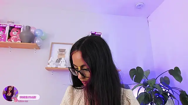 Snapshot of emily_bank chatting on November 20, 2025, 8:42 pm emily bank online show from November 20, 2025, 8:42 pm