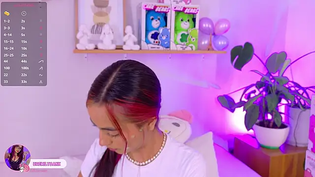 Snapshot of emily_bank chatting on December 1, 2025, 7:48 pm emily bank online show from December 1, 2025, 7:48 pm