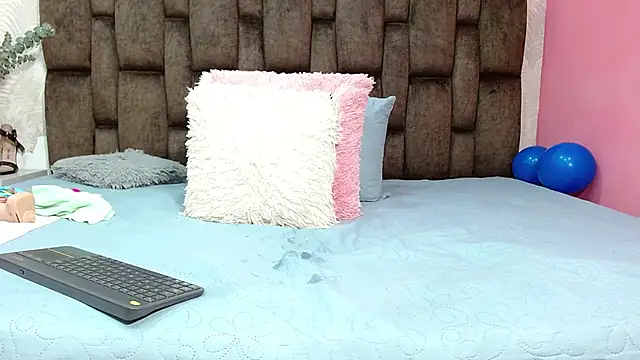 Snapshot of JuanitaDelMar chatting on March 8, 2025, 8:11 am JuanitaDelMar online show from March 8, 2025, 8:11 am