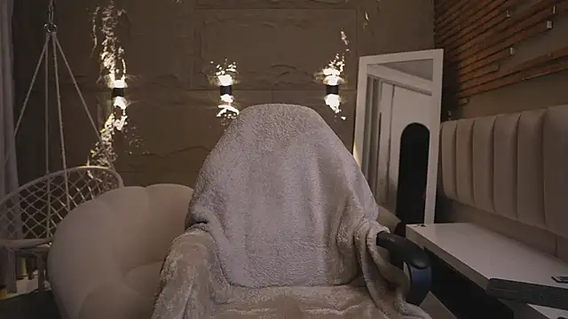 Logan Varela online show from April 8, 2026, 12:17 pm