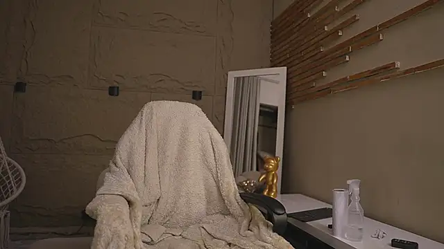 Snapshot of Logan_Varela chatting on March 2, 2026, 1:51 pm Logan Varela online show from March 2, 2026, 1:51 pm