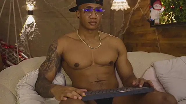 Logan Varela online show from December 15, 2025, 1:06 pm