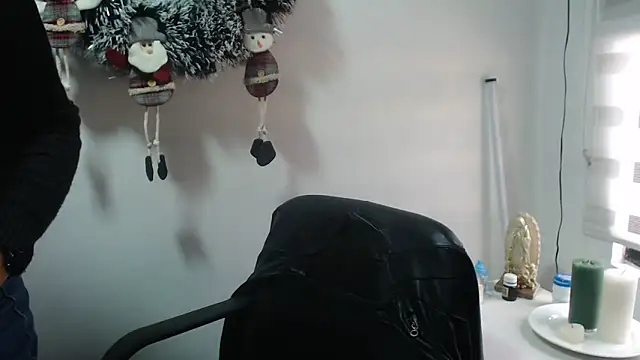 Rebecagiraut online show from December 20, 2025, 12:52 pm