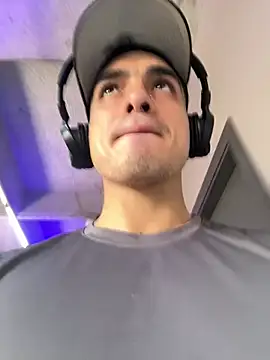 Snapshot of Big_ValentinHunk chatting on March 21, 2025, 3:13 pm Big ValentinHunk online show from March 21, 2025, 3:13 pm