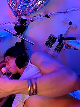 Snapshot of gurlnips chatting on November 18, 2025, 7:17 pm gurlnips online show from November 18, 2025, 7:17 pm