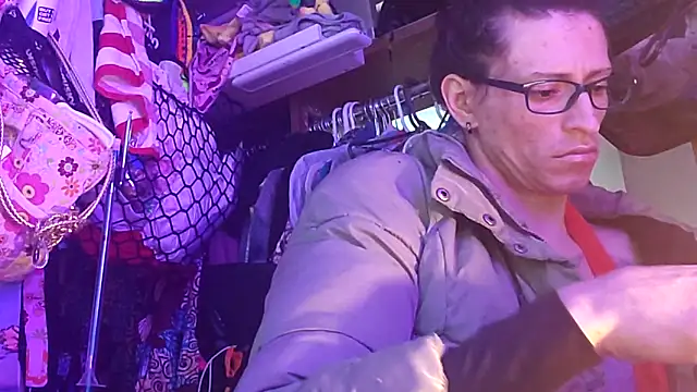 gurlnips online show from February 23, 2026, 12:45 am