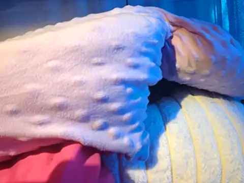 Snapshot of gurlnips chatting on October 29, 2025, 8:46 am gurlnips online show from October 29, 2025, 8:46 am