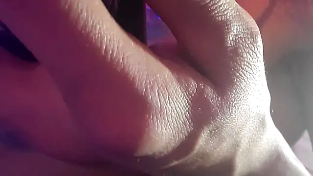 Snapshot of gurlnips chatting on December 13, 2025, 8:04 pm gurlnips online show from December 13, 2025, 8:04 pm