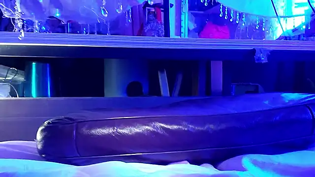 Snapshot of gurlnips chatting on October 26, 2025, 10:04 am gurlnips online show from October 26, 2025, 10:04 am