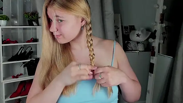 Rebecca Kelly online show from November 14, 2025, 2:37 am