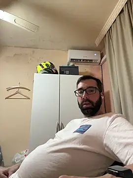 Snapshot of Moralesfiun chatting on May 22, 2026, 11:14 pm Moralesfiun online show from May 22, 2026, 11:14 pm