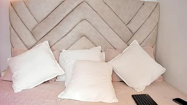 DarlinJones online show from November 26, 2025, 6:41 pm