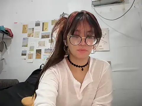 Pinkyrose111 online show from November 23, 2025, 11:48 pm