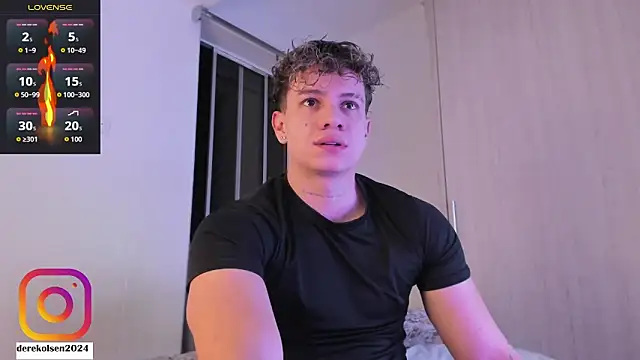 Snapshot of DerekOlsen chatting on October 27, 2025, 2:01 am DerekOlsen online show from October 27, 2025, 2:01 am