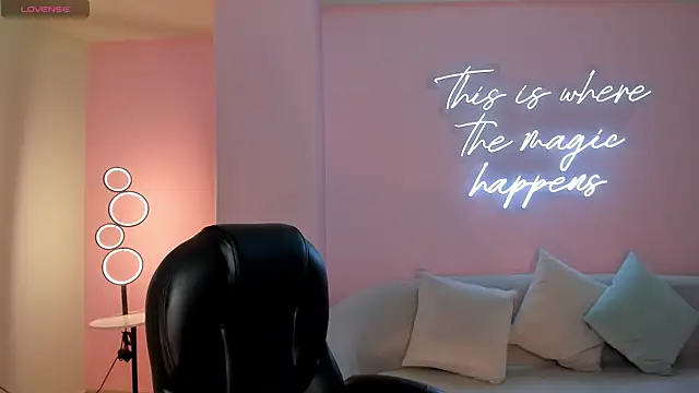 CelestePalmer  online show from October 9, 2025, 10:16 am