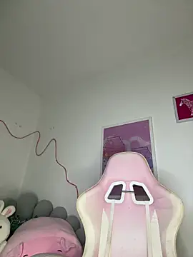 Snapshot of Tsuki-moon chatting on March 5, 2025, 12:49 am Tsuki-moon online show from March 5, 2025, 12:49 am