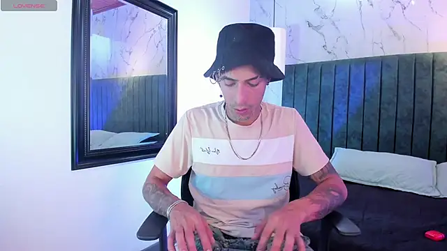 DrakeNeumann online show from November 15, 2025, 3:54 am