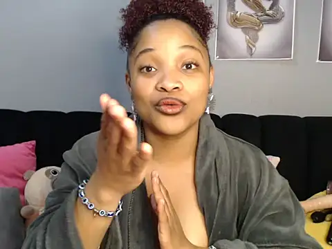 Snapshot of CREAMYCUPCAKExxx chatting on July 5, 2026, 4:19 am CREAMYCUPCAKExxx online show from July 5, 2026, 4:19 am