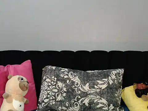 Snapshot of CREAMYCUPCAKExxx chatting on July 12, 2026, 12:44 am CREAMYCUPCAKExxx online show from July 12, 2026, 12:44 am