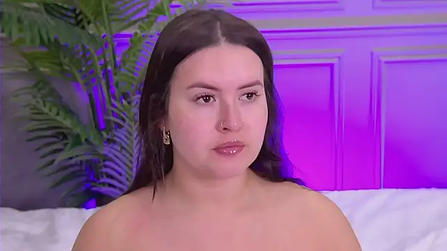 Snapshot of TrishaWinslet chatting on November 16, 2025, 4:17 am TrishaWinslet online show from November 16, 2025, 4:17 am