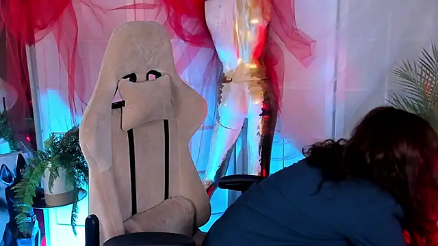 Snapshot of April_o_Nill chatting on November 18, 2025, 5:16 pm April o Nill online show from November 18, 2025, 5:16 pm