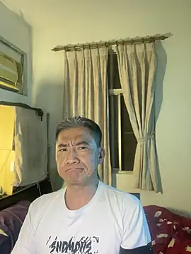 Snapshot of YuHsuant chatting on February 7, 2025, 7:17 pm YuHsuant online show from February 7, 2025, 7:17 pm