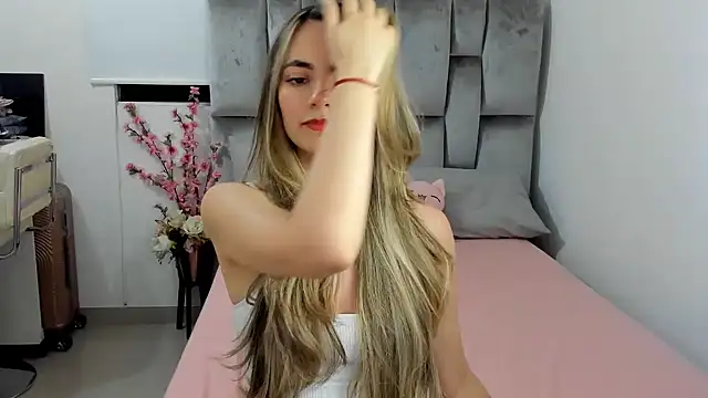 Snapshot of baby-miah chatting on February 12, 2025, 5:05 am baby-miah online show from February 12, 2025, 5:05 am