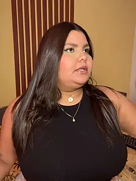  Shara Handal  online show from April 15, 2026, 11:49 am