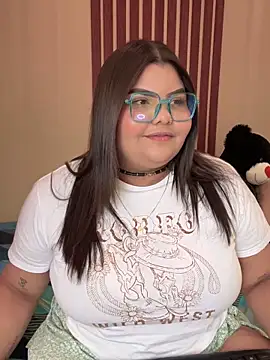 Snapshot of _Shara_Handal_ chatting on March 18, 2025, 8:39 am Shara Handal online show from March 18, 2025, 8:39 am