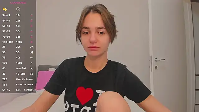 Snapshot of JudyAngil chatting on December 3, 2025, 6:57 am JudyAngil online show from December 3, 2025, 6:57 am