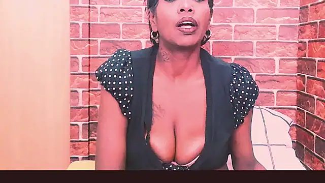 Snapshot of Fuckable_Nasty_MILF chatting on June 15, 2026, 8:25 am Fuckable Nasty MILF online show from June 15, 2026, 8:25 am