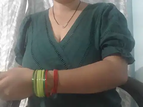 Snapshot of cute-priy chatting on May 29, 2026, 5:35 am cute-priy online show from May 29, 2026, 5:35 am